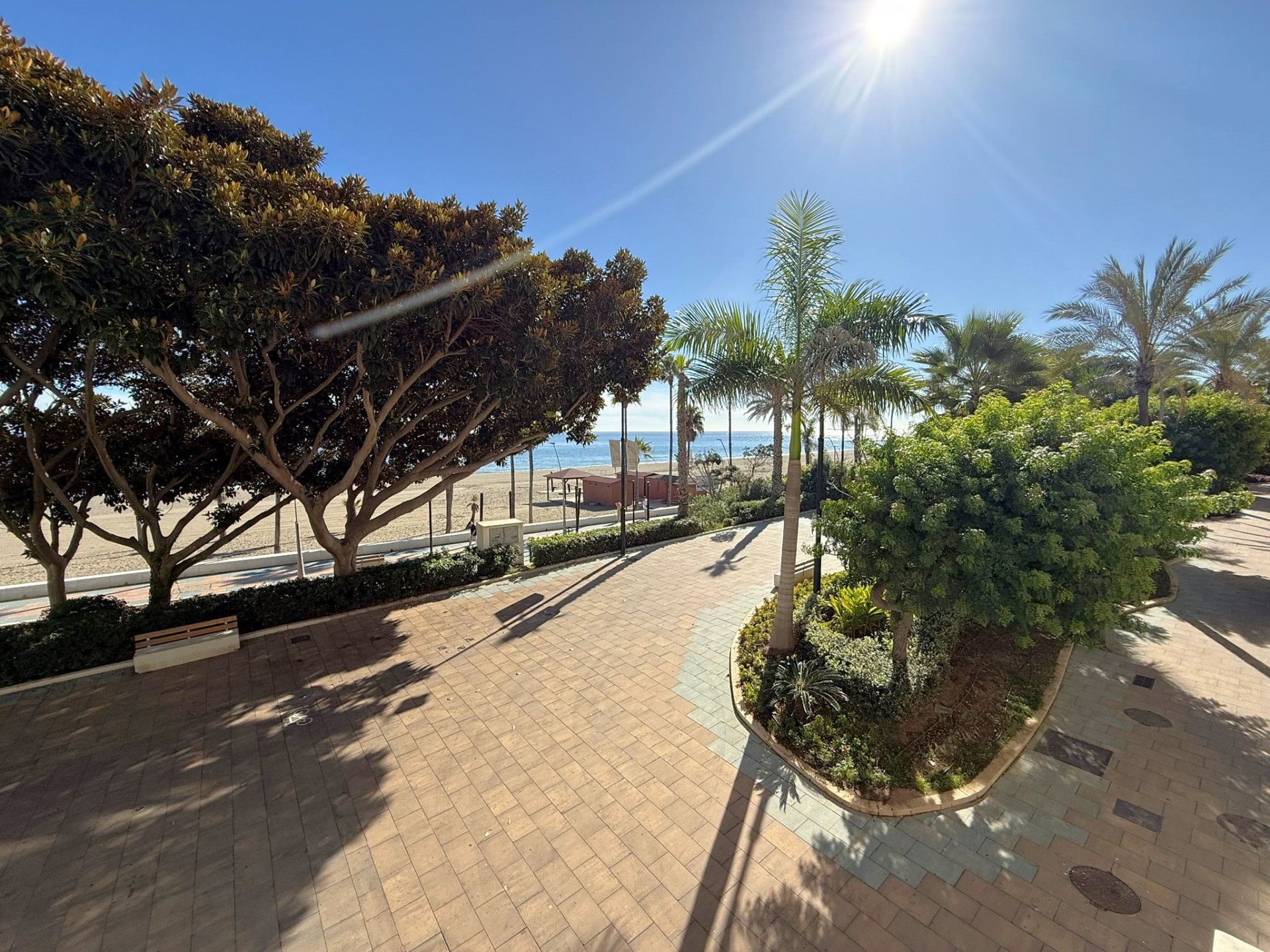 Vista exterior de Apartament en venda en Estepona amb Terrassa, Traster i Moblat