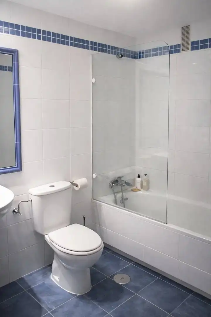 Baño de Piso en venta en Madrid con Aire acondicionado, Calefacción y Jardín privado
