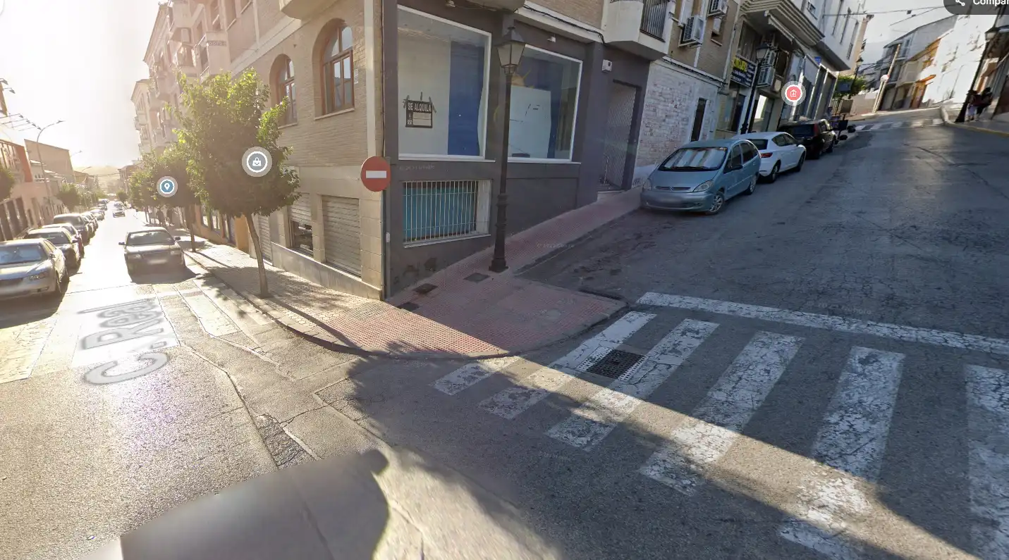 Locale commerciale in vendita a Calle Hermanos Fernández 24