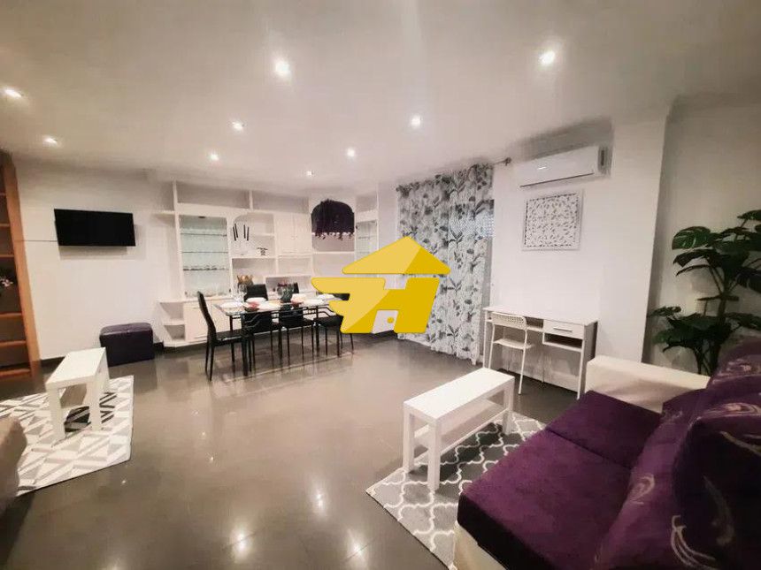 Sala d'estar de Àtic de lloguer en Vélez-Málaga amb Aire condicionat, Jardí privat i Piscina