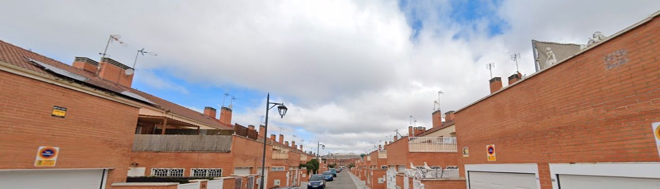 Exterior view of House or chalet for sale in Parla  with Storage room and Furnished