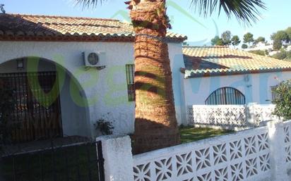 Vista exterior de Casa o xalet en venda en Almuñécar amb Terrassa i Piscina