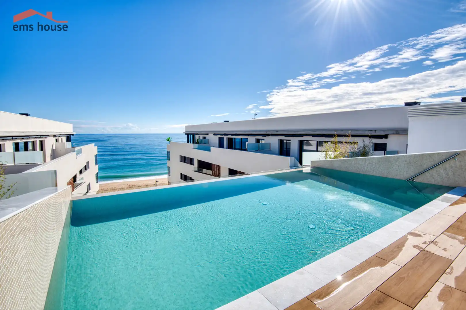 Ático de obra nueva con terraza en venta en Passeig de Josep Mundet 9, imagen 2