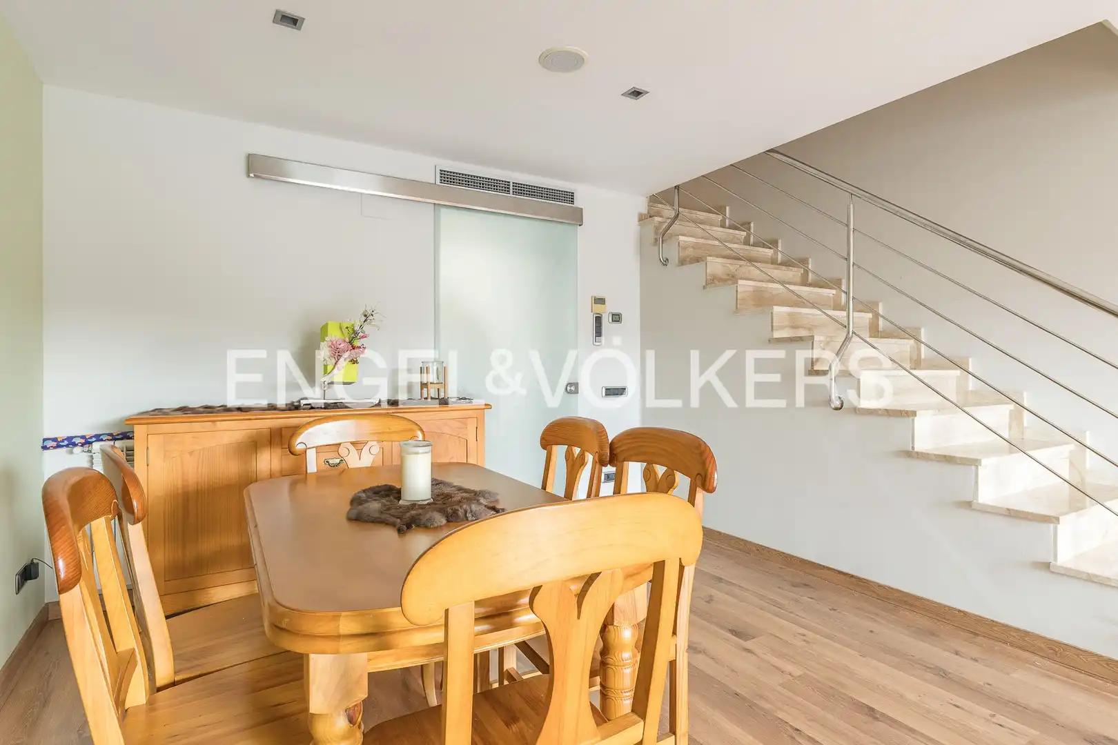 Comedor de Casa o chalet en venta en El Prat de Llobregat con Aire acondicionado, Calefacción y Jardín privado