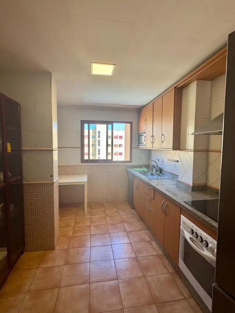 Piso de alquiler en Martín Carpena - Torre del Río