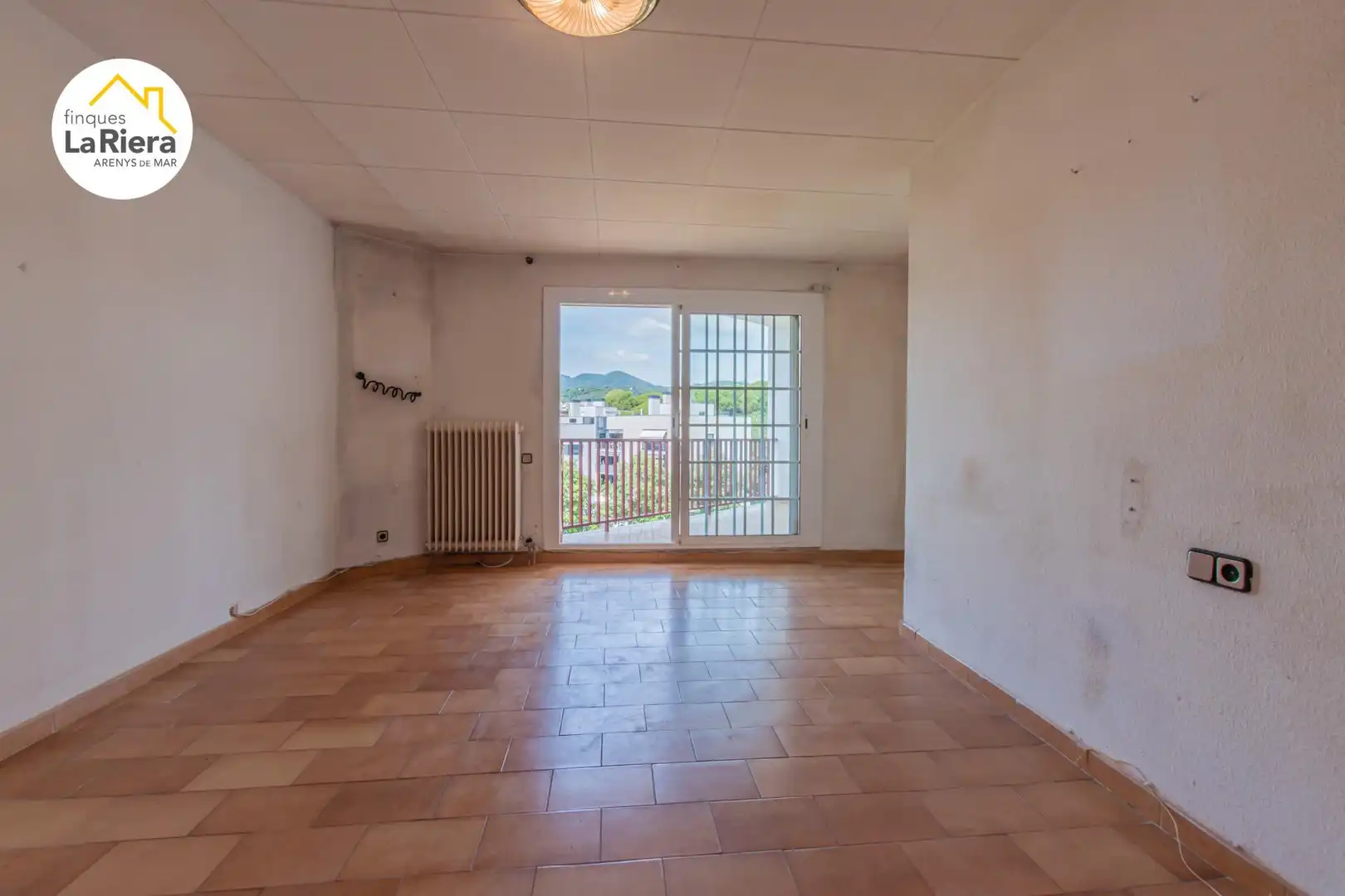 Sala d'estar de Casa o xalet en venda en Arenys de Mar amb Calefacció, Jardí privat i Terrassa