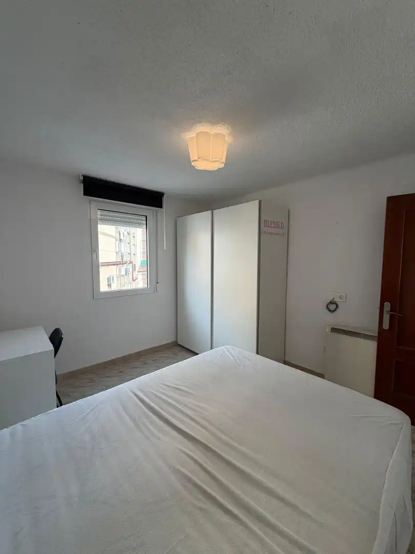 Habitación de Piso de alquiler en Madrid con Aire acondicionado, Calefacción y Amueblado