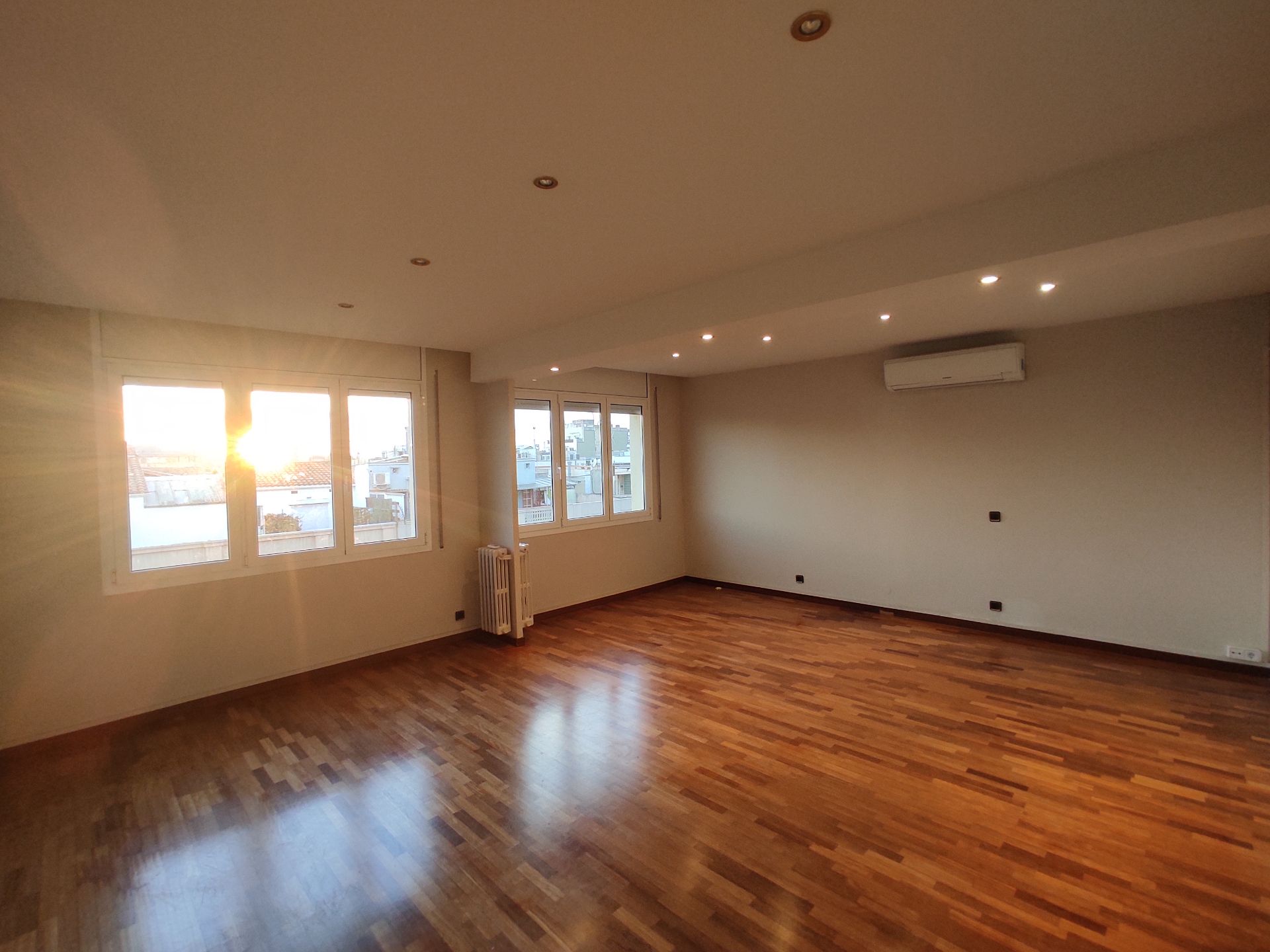 Sala de estar de Piso de alquiler en  Barcelona Capital con Aire acondicionado, Calefacción y Parquet