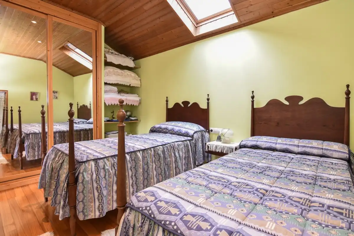 Dormitori de Casa o xalet en venda en Mondariz amb Jardí privat, Terrassa i Traster