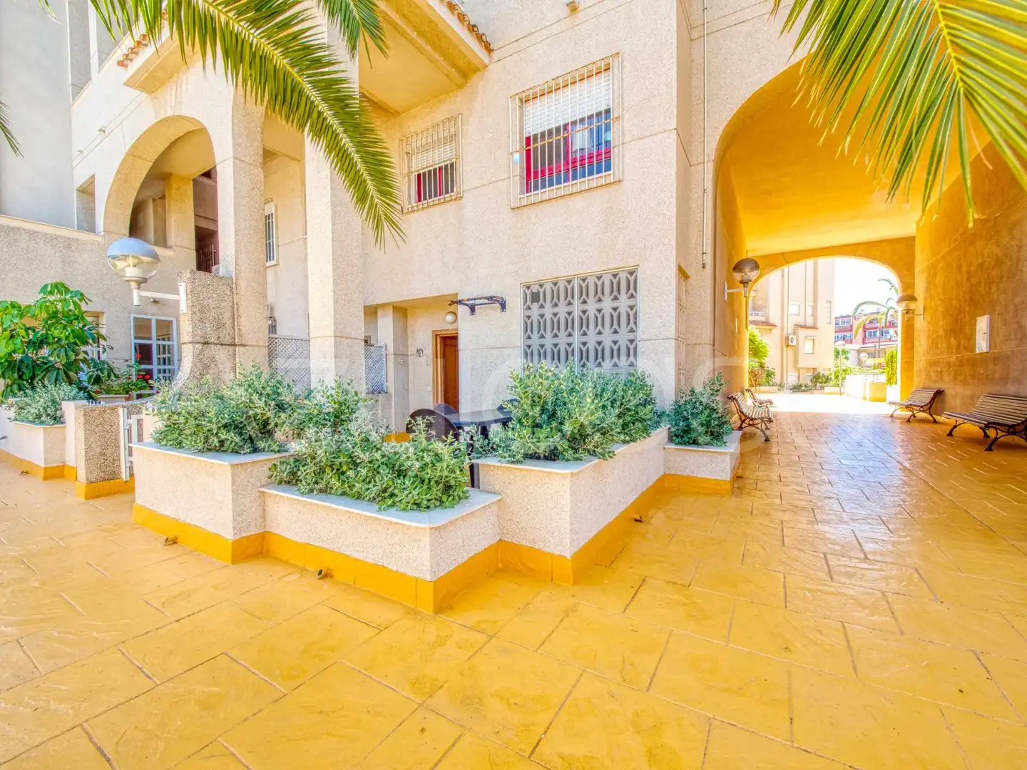 Außenansicht von Maisonette zum Verkauf in El Campello mit Klimaanlage, Abstellraum und Gemeinschaftspool