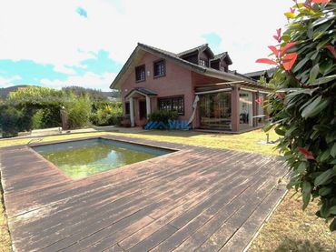 Terraced house with pool for sale in Barrio el Puente