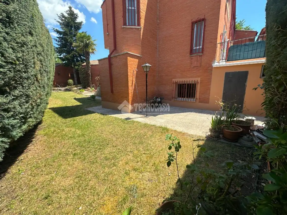 Garten von Einfamilien-Reihenhaus zum Verkauf in Collado Villalba mit Heizung, Abstellraum und Alarm
