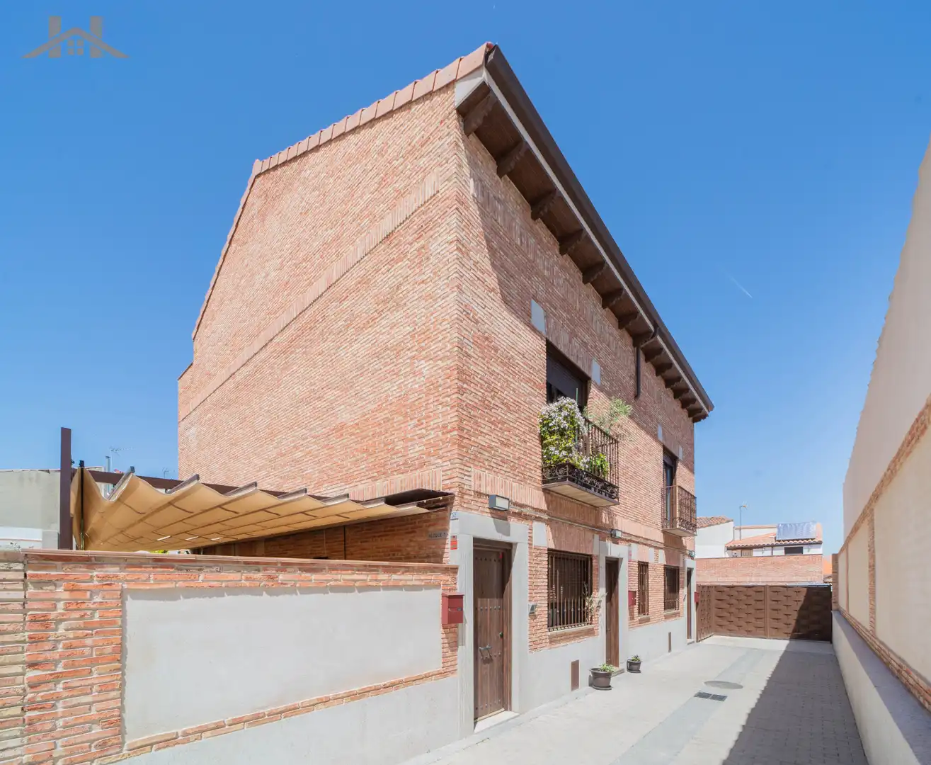 Vista exterior de Dúplex en venta en Navalcarnero con Calefacción, Terraza y Amueblado