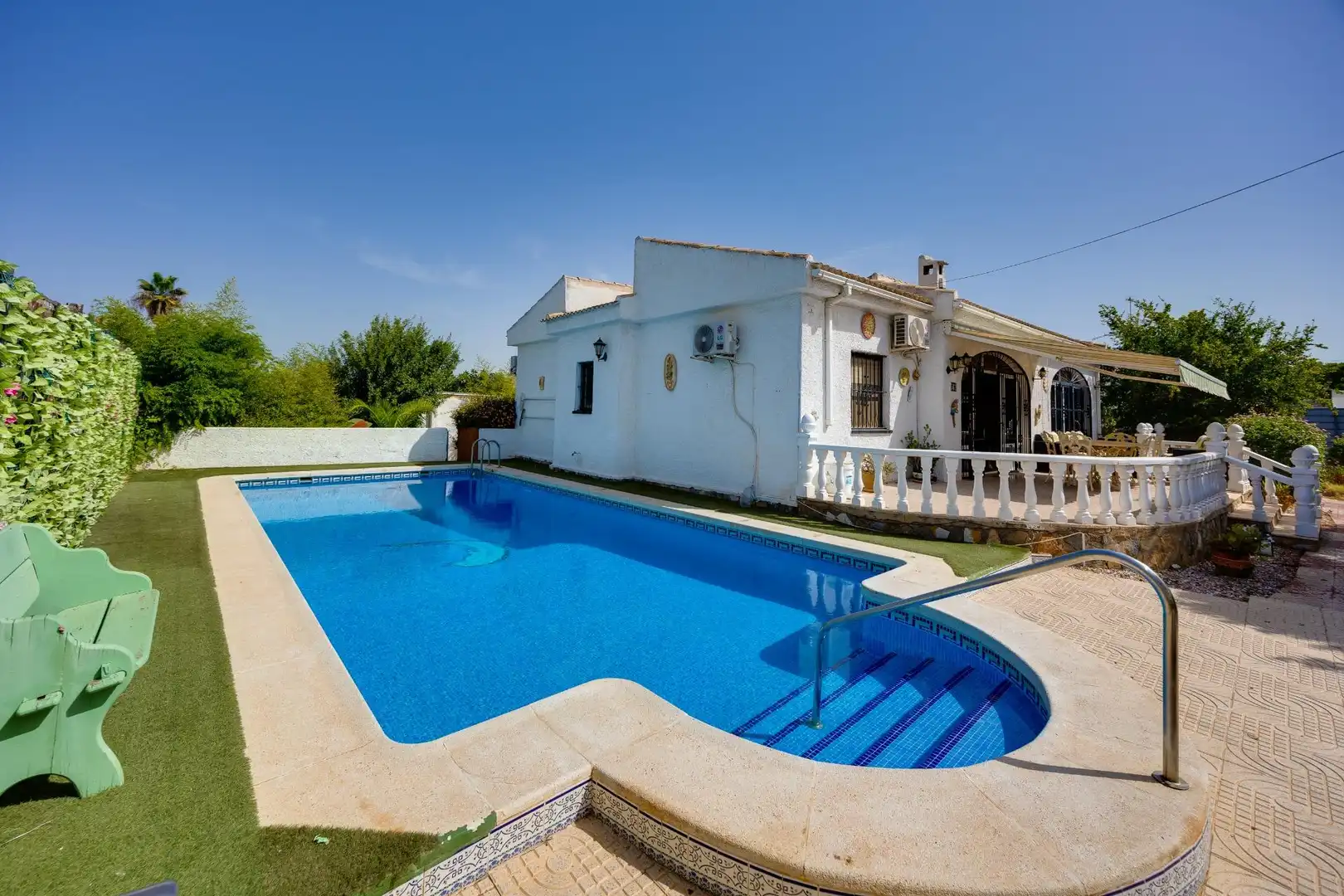 Piscina de Casa o xalet en venda en Torrevieja amb Aire condicionat, Jardí privat i Terrassa