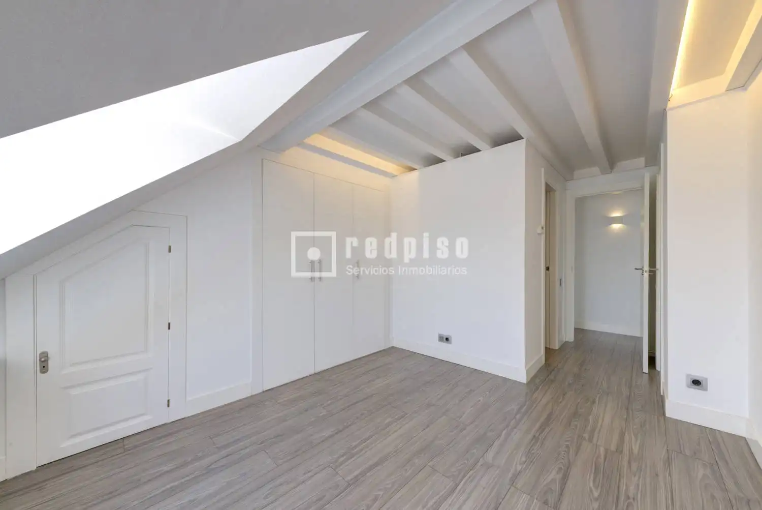 Habitación de Ático en venta en Pozuelo de Alarcón con Calefacción, Jardín privado y Terraza