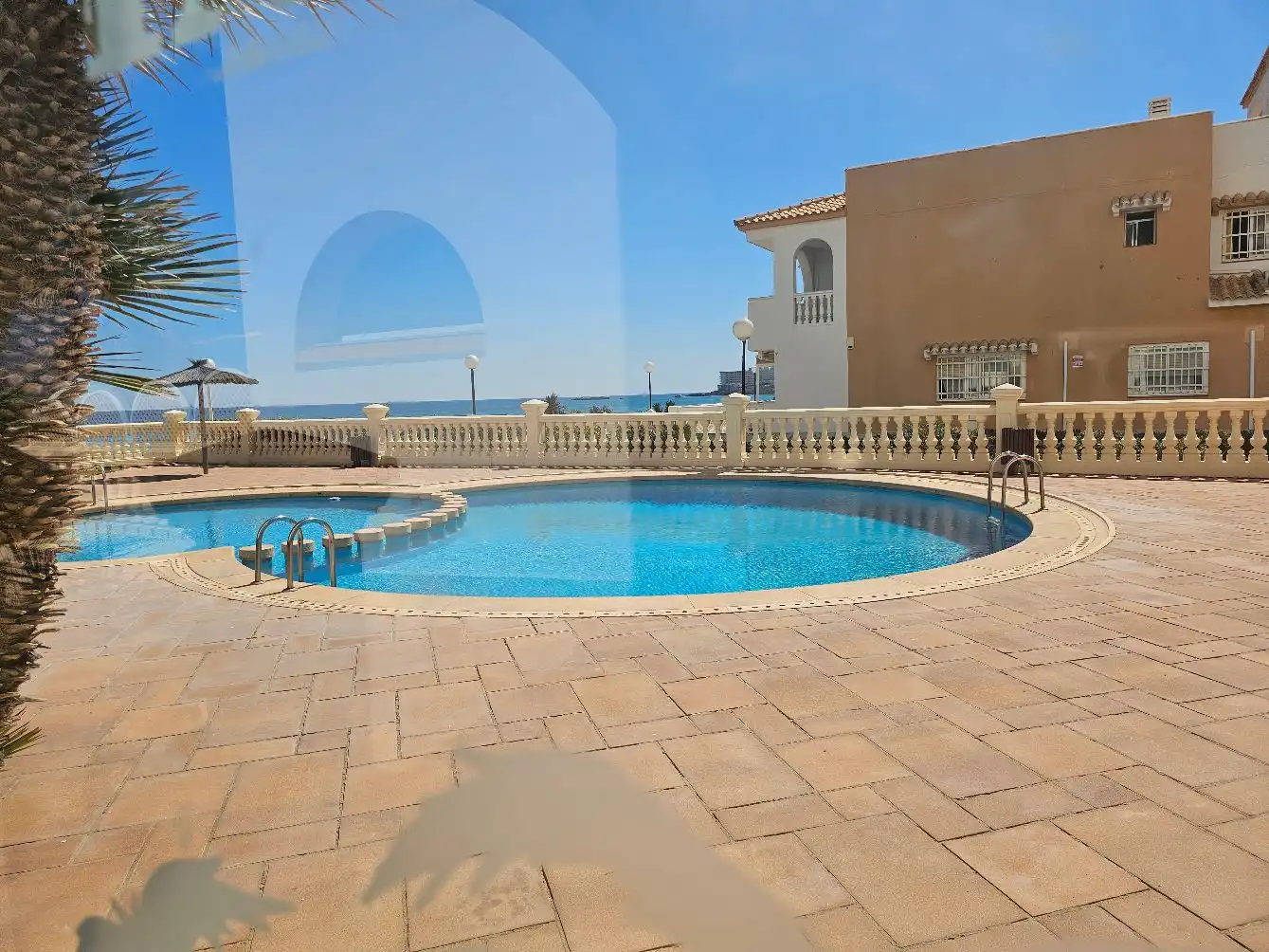 Piscina de Casa adosada en venda en La Manga del Mar Menor amb Jardí privat, Terrassa i Moblat
