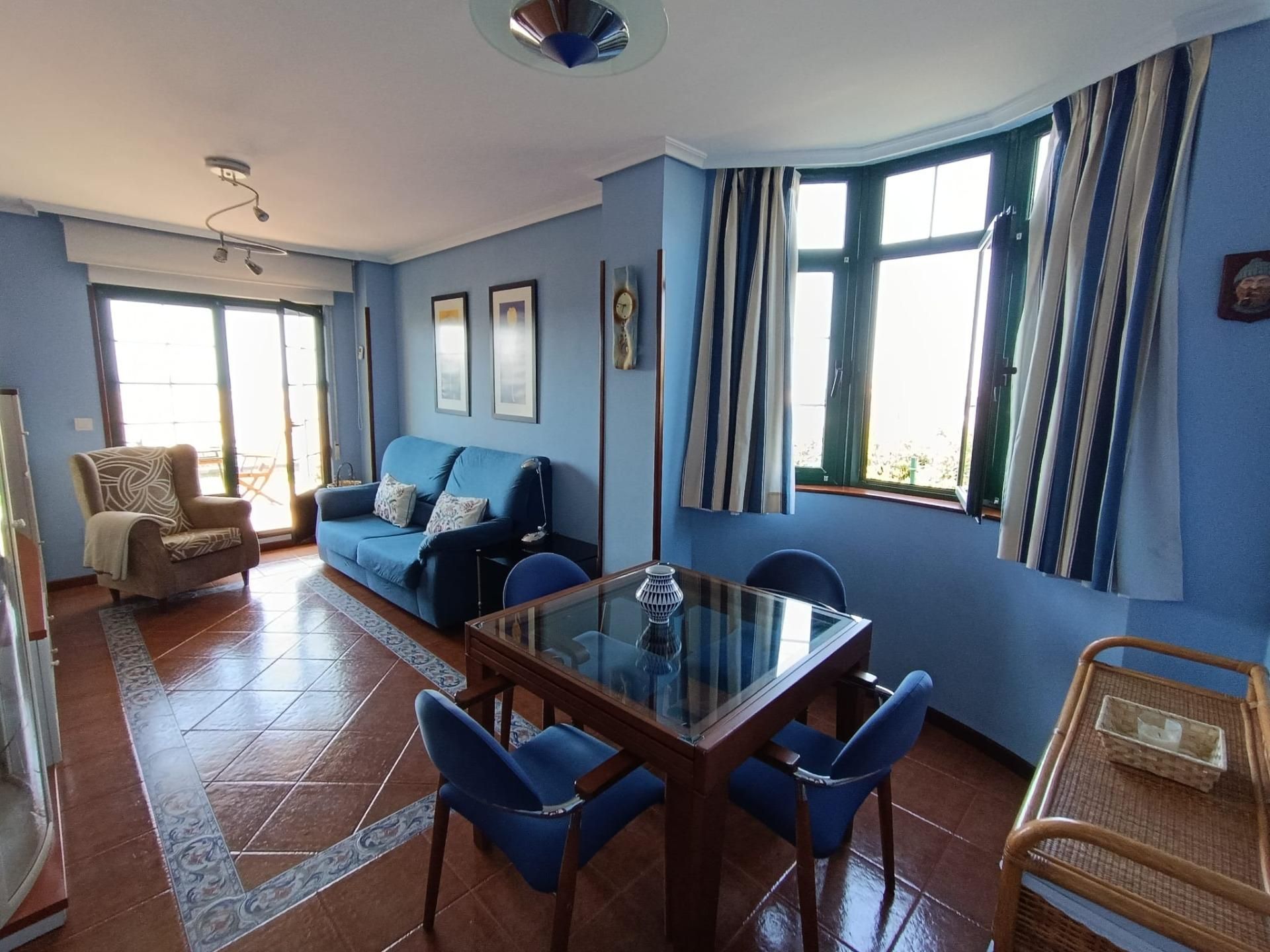 Sala d'estar de Planta baixa en venda en Miengo amb Calefacció, Jardí privat i Terrassa