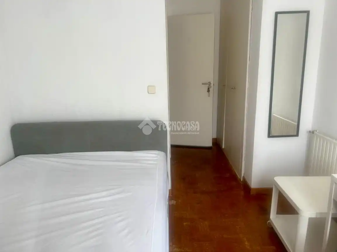 Dormitori de Casa adosada en venda en Alcalá de Henares amb Terrassa