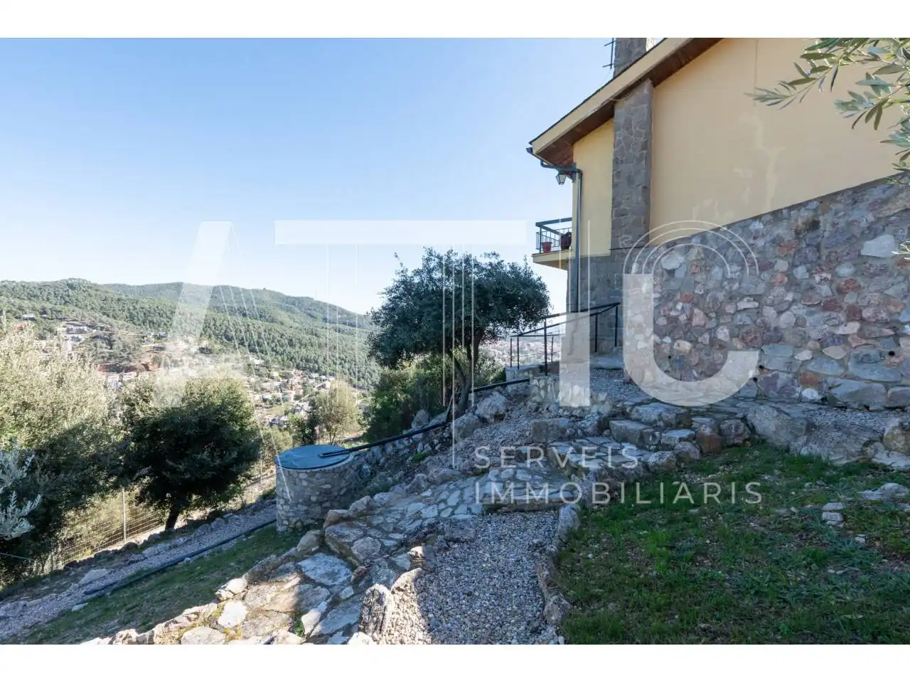 Vista exterior de Casa o xalet en venda en Castellar del Vallès amb Aire condicionat, Calefacció i Terrassa