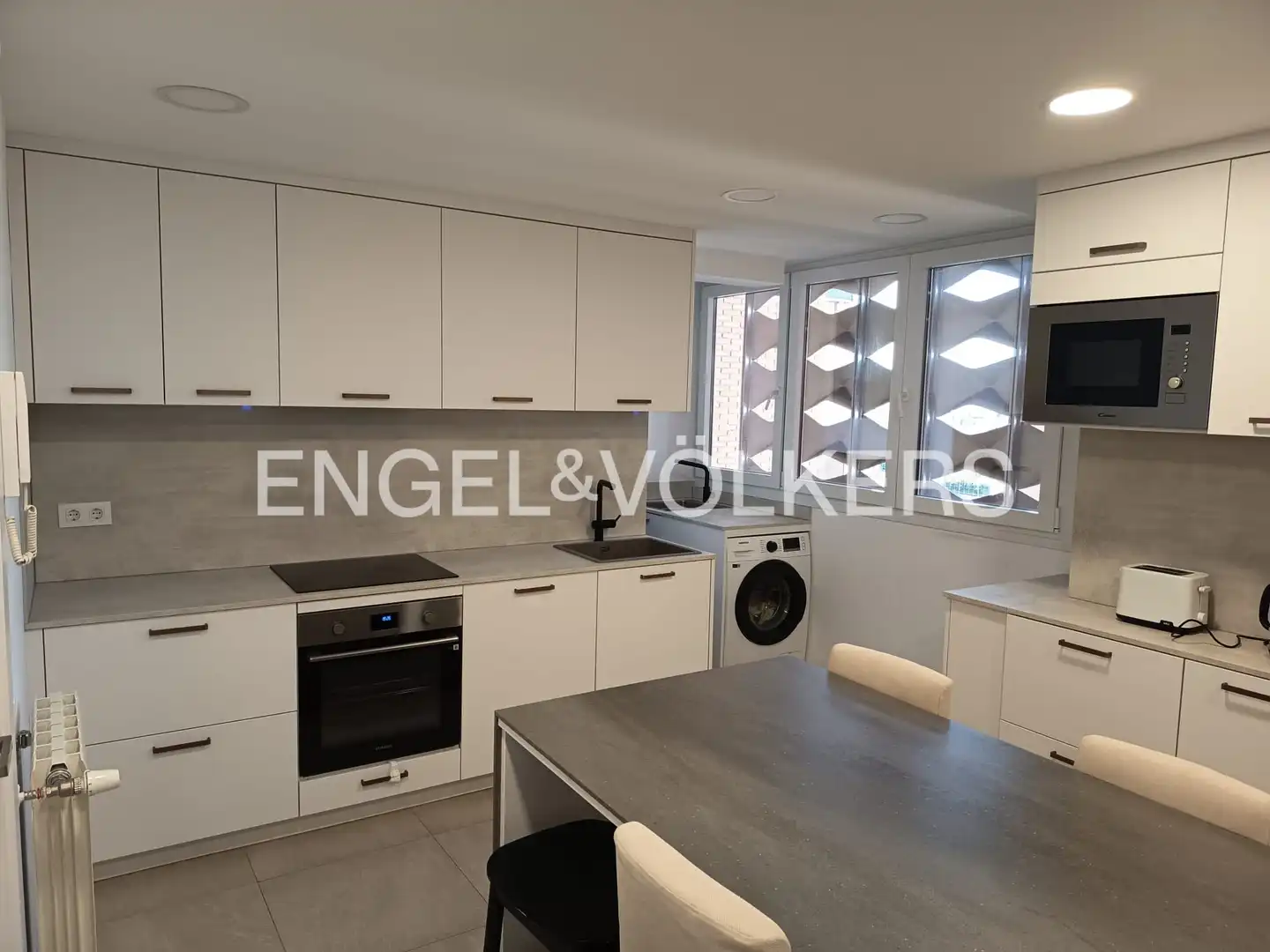 Kitchen of Flat for rent in Madrid  with Air Conditioner, Heating and Parquet flooring