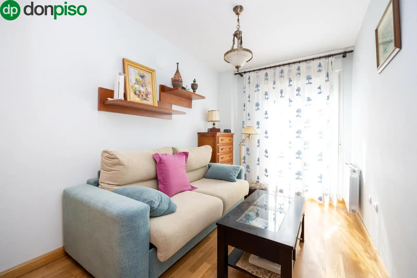 Living room of Flat for sale in Granada  with Air Conditioner, Heating and Terrace