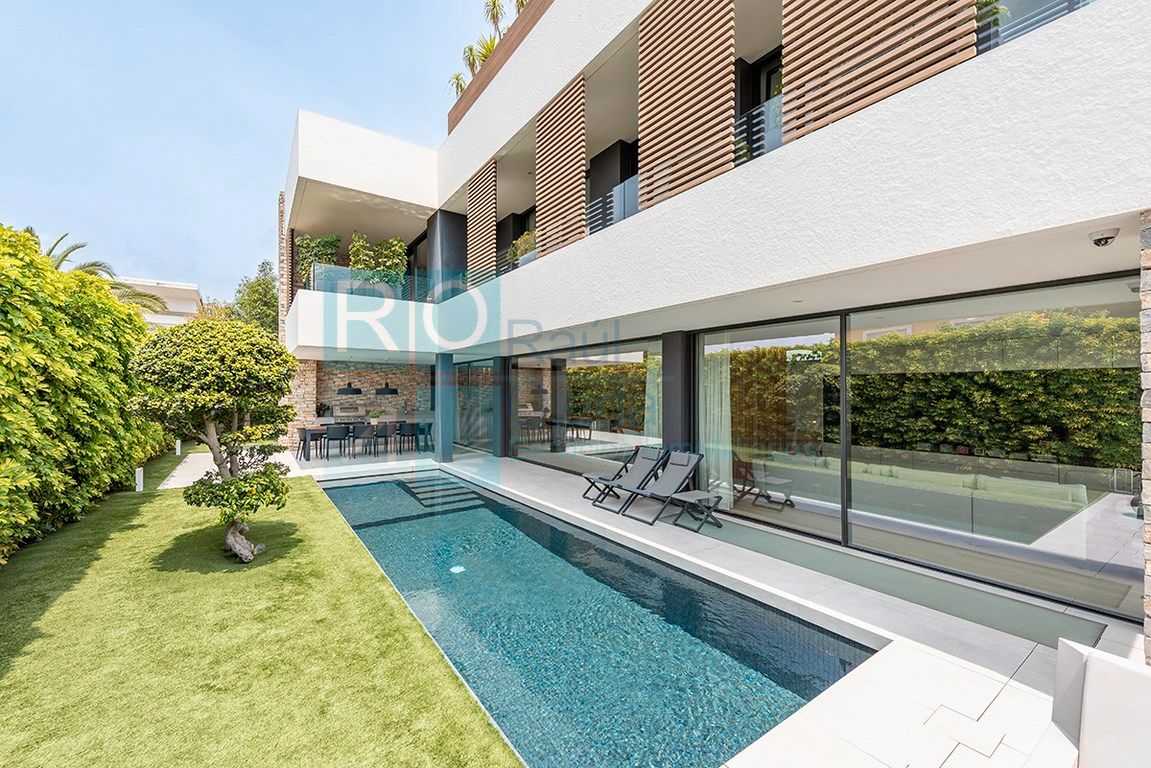 Piscina de Casa o xalet en venda en Cambrils amb Aire condicionat, Calefacció i Jardí privat