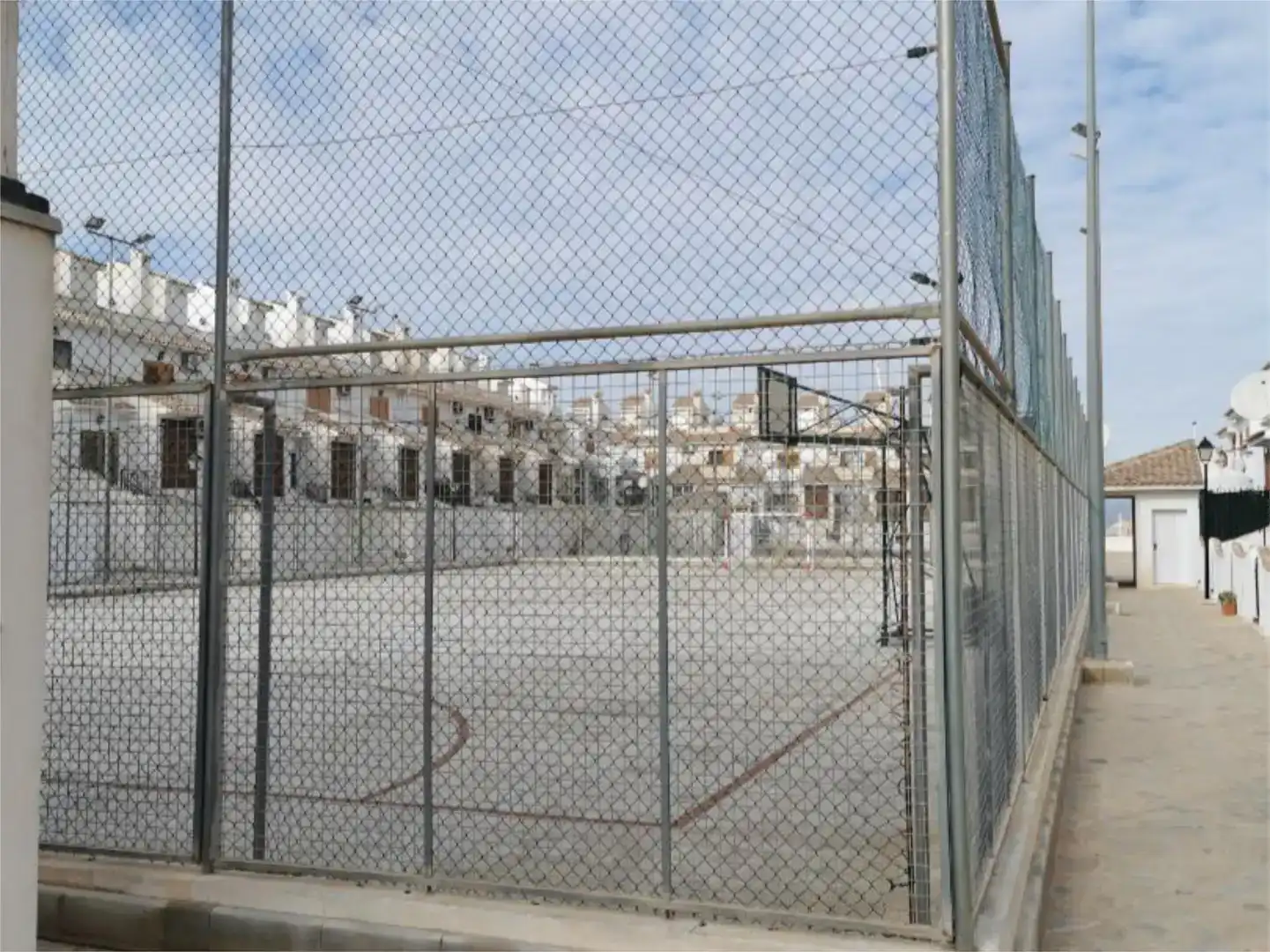Vista exterior de Casa adosada en venda en Santa Pola amb Piscina