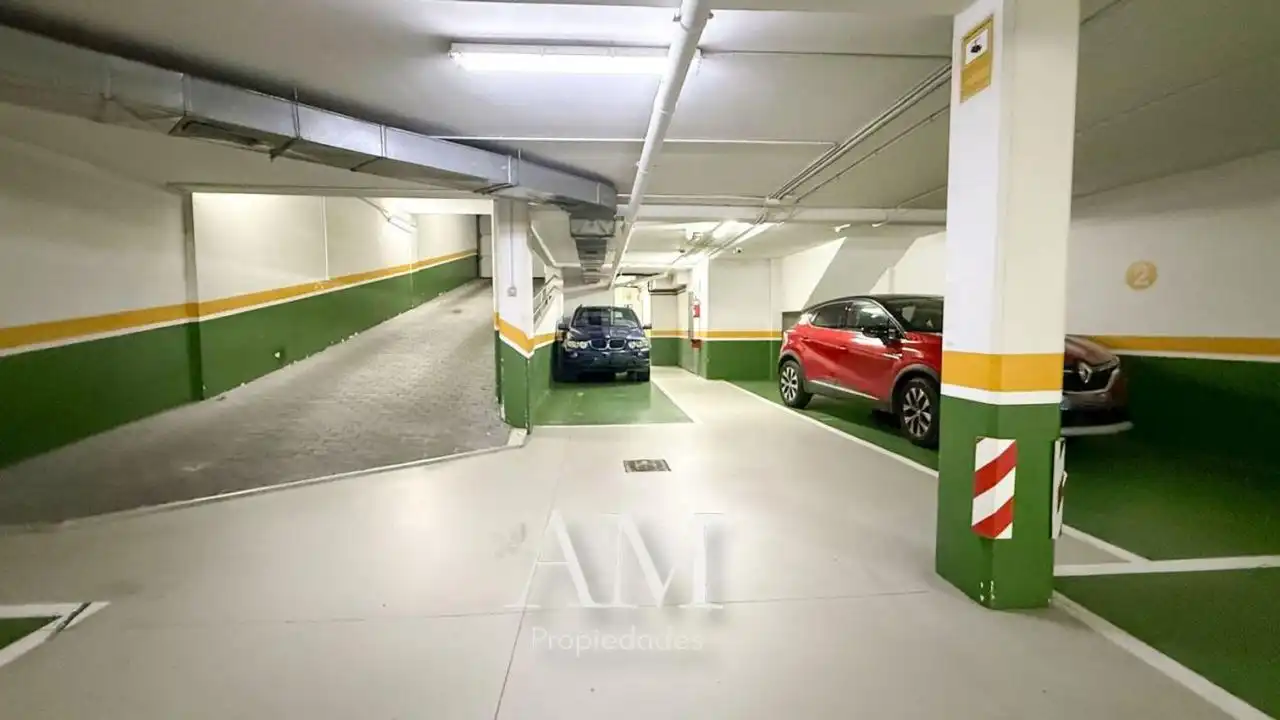 Aparcament de Pis en venda en Vigo  amb Calefacció, Traster i Moblat