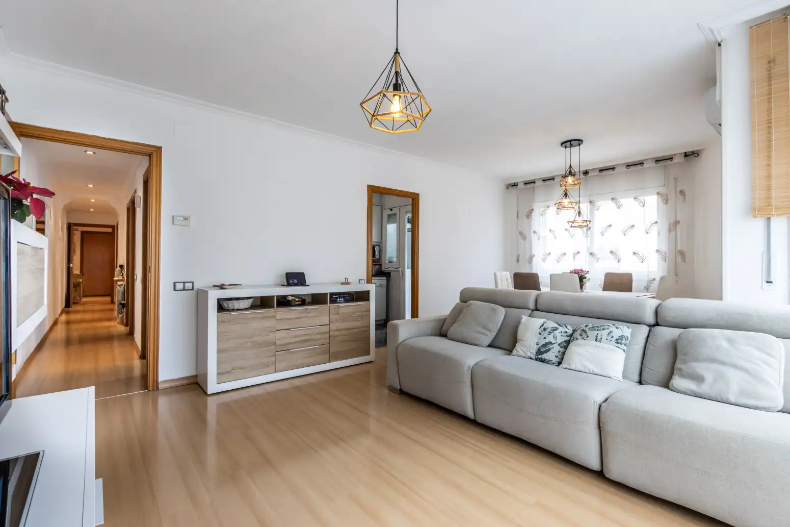 Living room of Flat for sale in Terrassa  with Air Conditioner, Heating and Parquet flooring