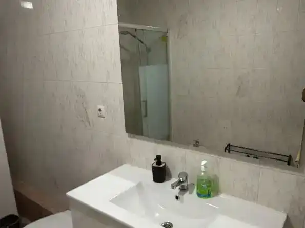 Bany de Pis en venda en Leganés amb Balcó
