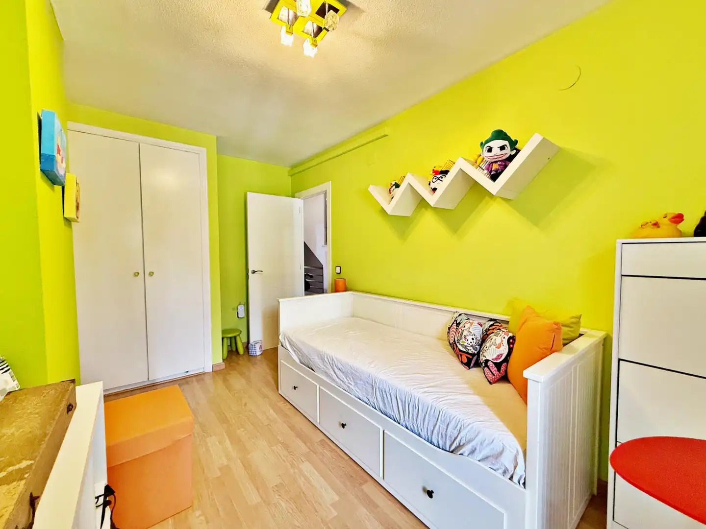 Habitación de Casa adosada en venta en Paterna con Aire acondicionado, Jardín privado y Trastero