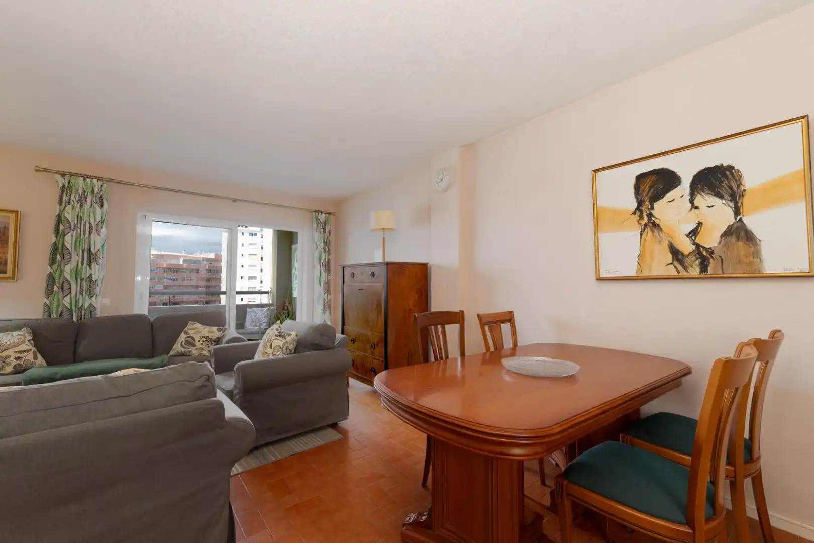 Wohnzimmer von Wohnung zum Verkauf in Fuengirola mit Klimaanlage, Heizung und Gemeinschaftspool
