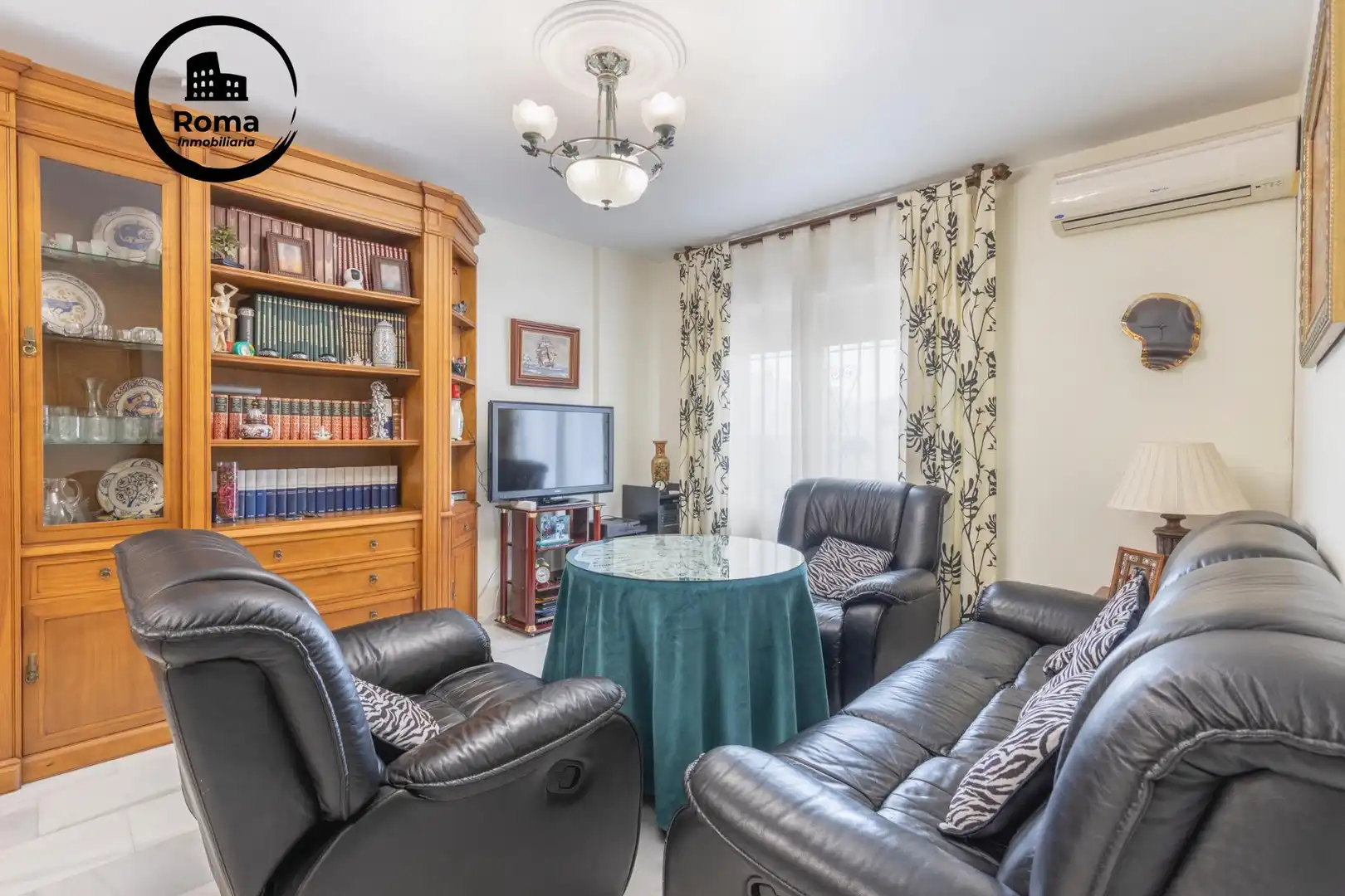 Wohnzimmer von Einfamilien-Reihenhaus zum Verkauf in Vegas del Genil mit Klimaanlage, Heizung und Terrasse