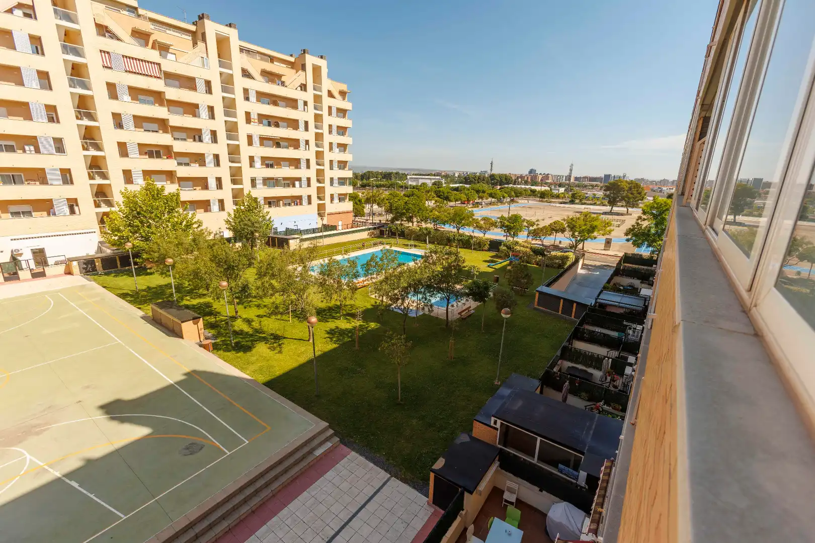 Habitación de Apartamento en venta en Zaragoza con Aire acondicionado, Calefacción y Horno