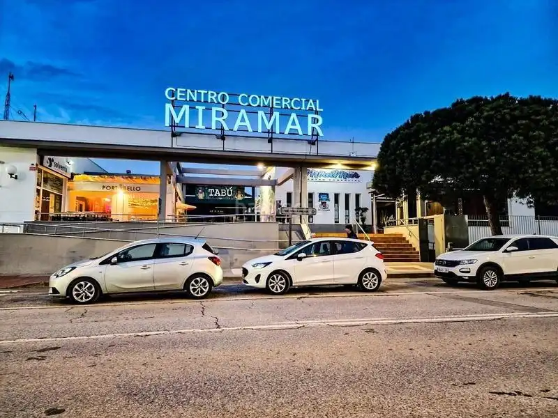 Local comercial en venta en Avenida DE LA BARROSA, imagen 2