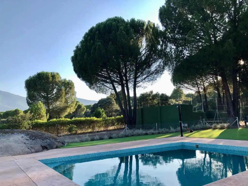 Piscina de Finca rústica en venda en El Tiemblo  amb Calefacció, Jardí privat i Terrassa