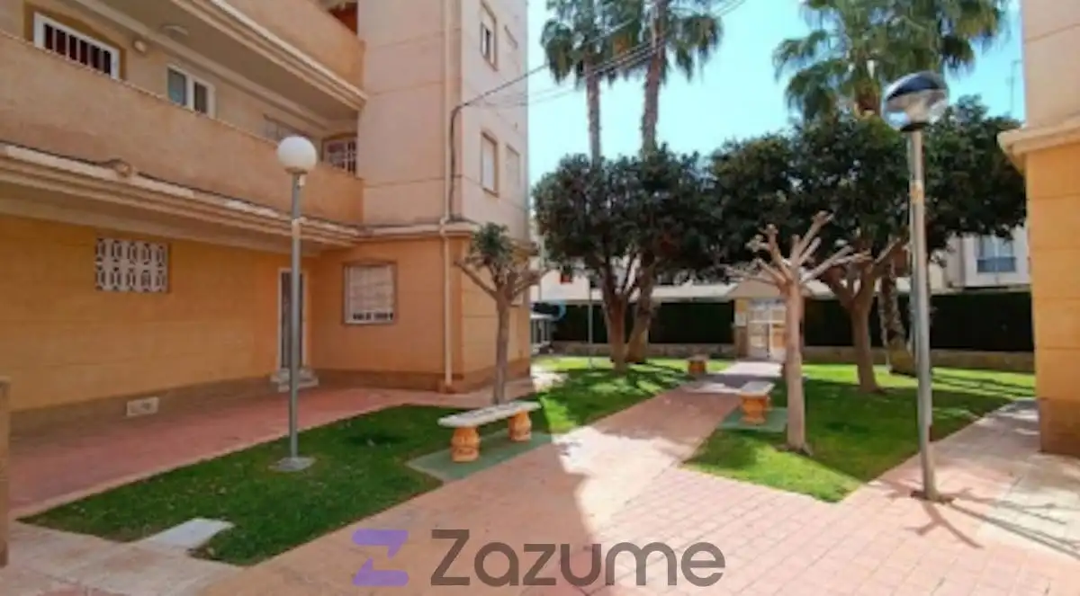 Vista exterior de Piso de alquiler en Torrevieja con Aire acondicionado, Calefacción y Piscina