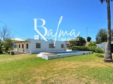 Chalet con piscina en venta en Vélez-Málaga ciudad