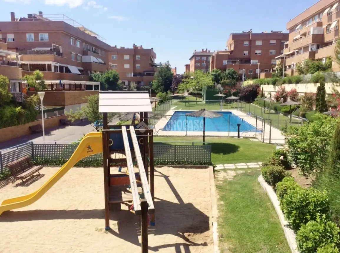 Piscina de Piso en venta en Boadilla del Monte