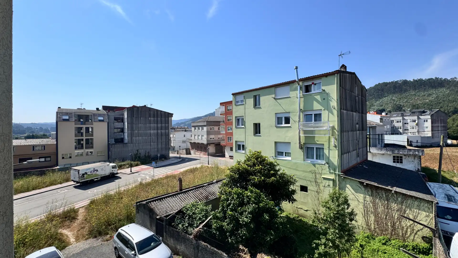 Vista exterior de Piso en venta en Arteixo con Parquet, Horno y Lavadora