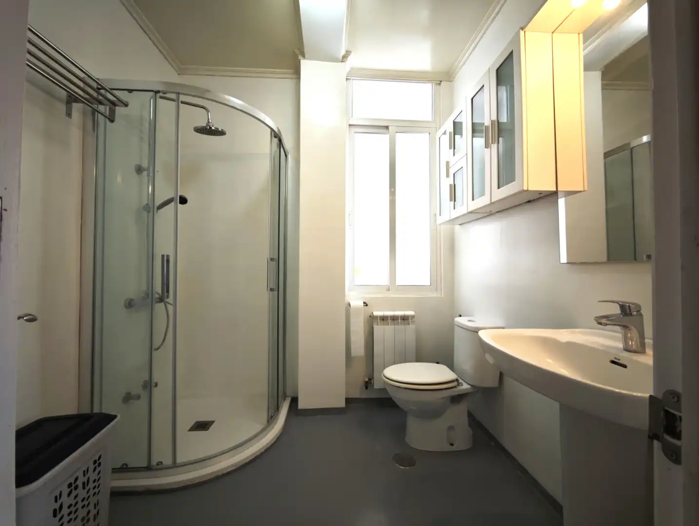 Bathroom of Flat for rent in Ferrol  with Heating, Storage room and Oven