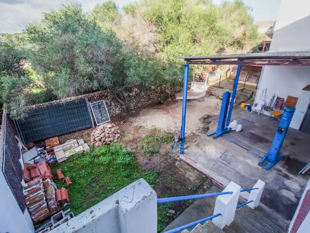 Jardí de Nau industrial en venda en Es Castell