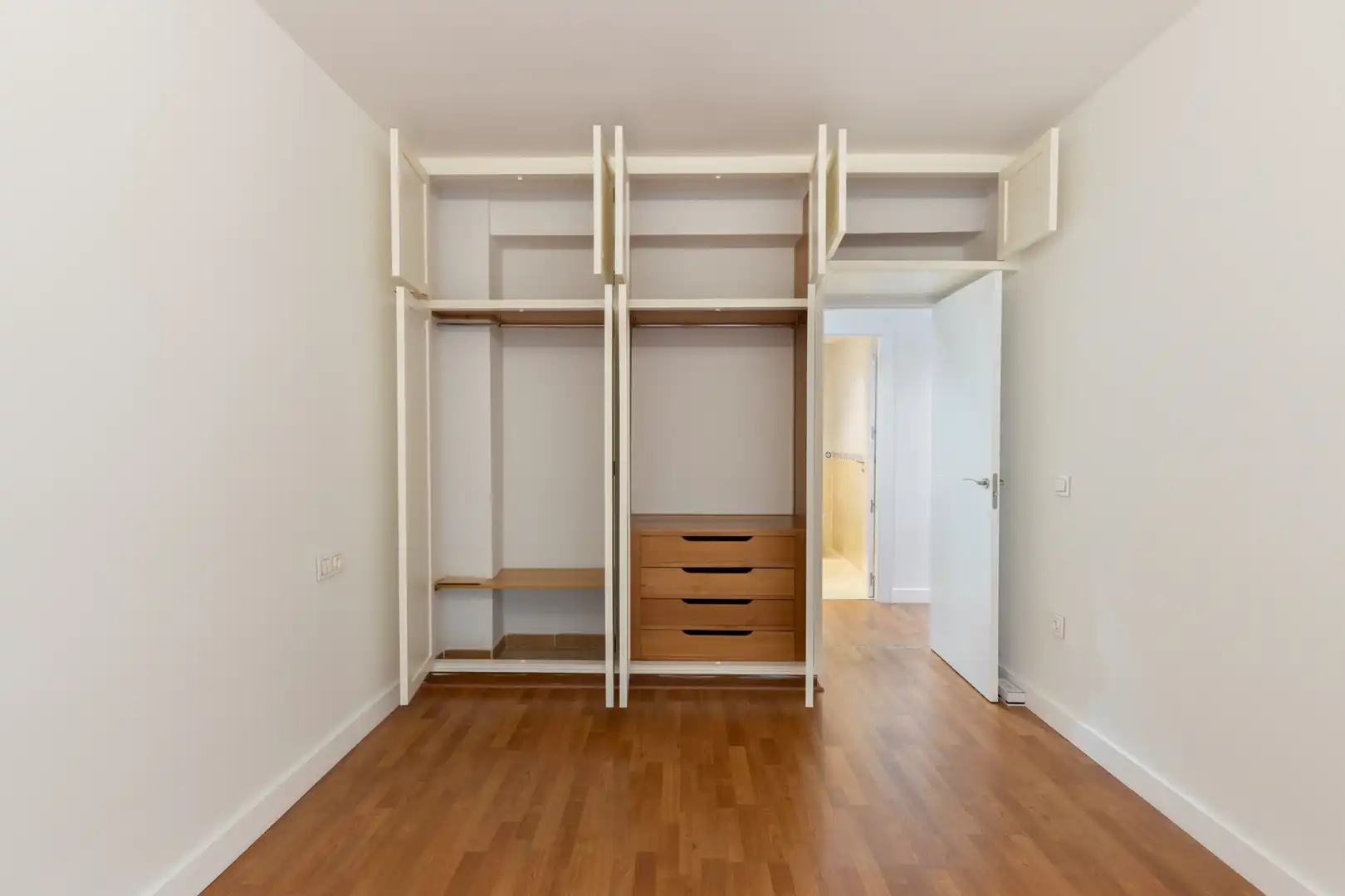 Bedroom of Flat for sale in Granada  with Air Conditioner, Heating and Parquet flooring