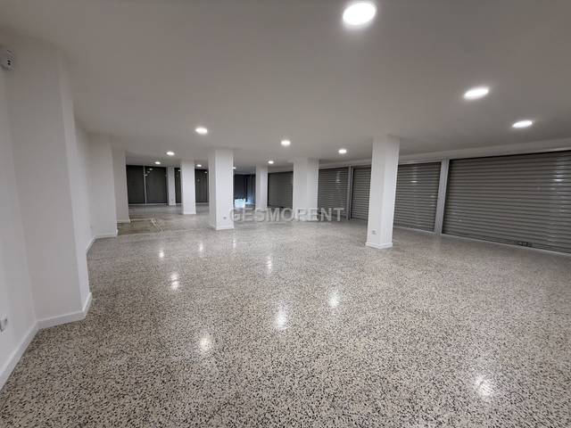 Local comercial en Alquiler en S'Arenal