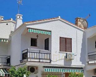 Vista exterior de Casa adosada en venda en Torremolinos amb Aire condicionat, Calefacció i Terrassa