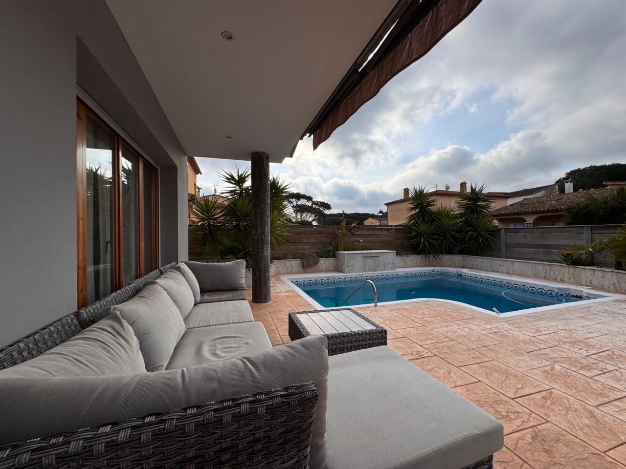 Piscina de Casa o xalet en venda en Mont-ras amb Jardí privat, Terrassa i Traster