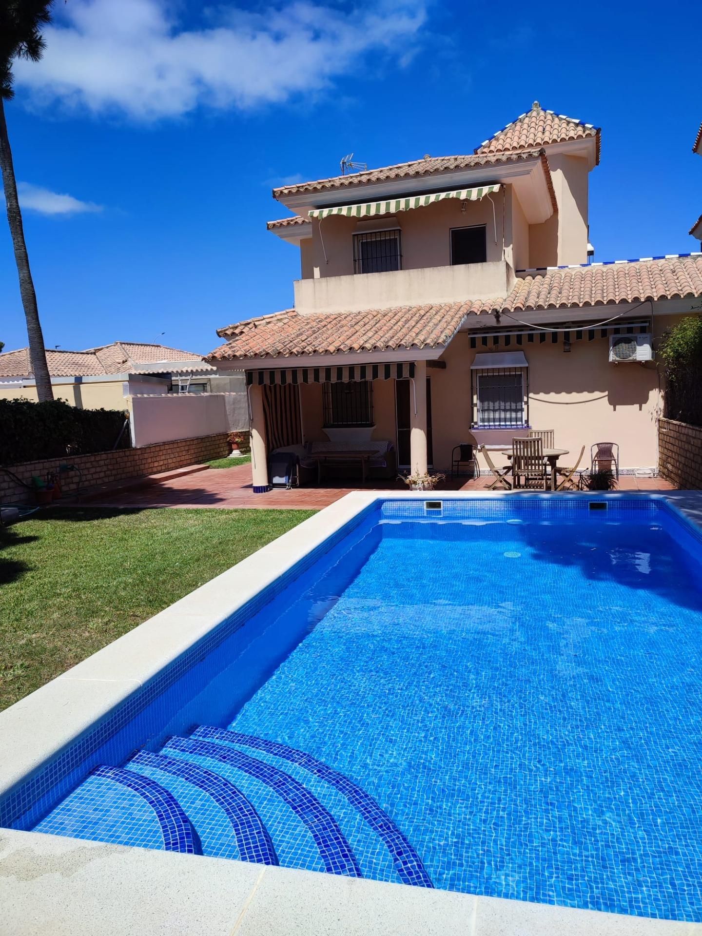 Swimming pool of House or chalet for sale in Chiclana de la Frontera  with Air Conditioner, Heating and Terrace