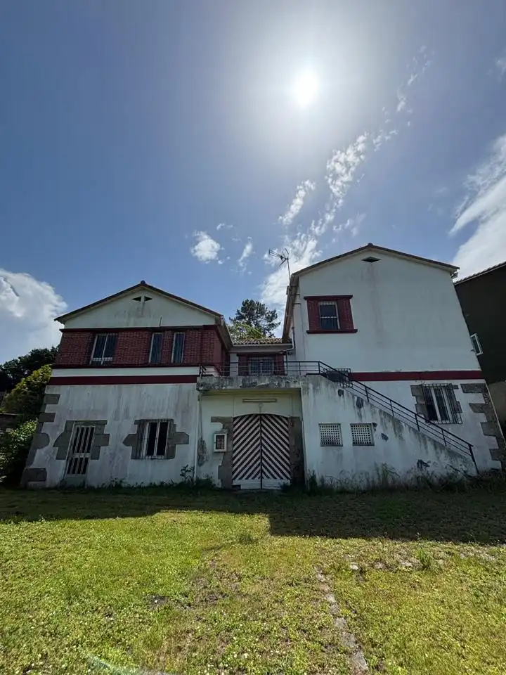 Vista exterior de Casa o xalet en venda en Betanzos amb Calefacció, Jardí privat i Terrassa