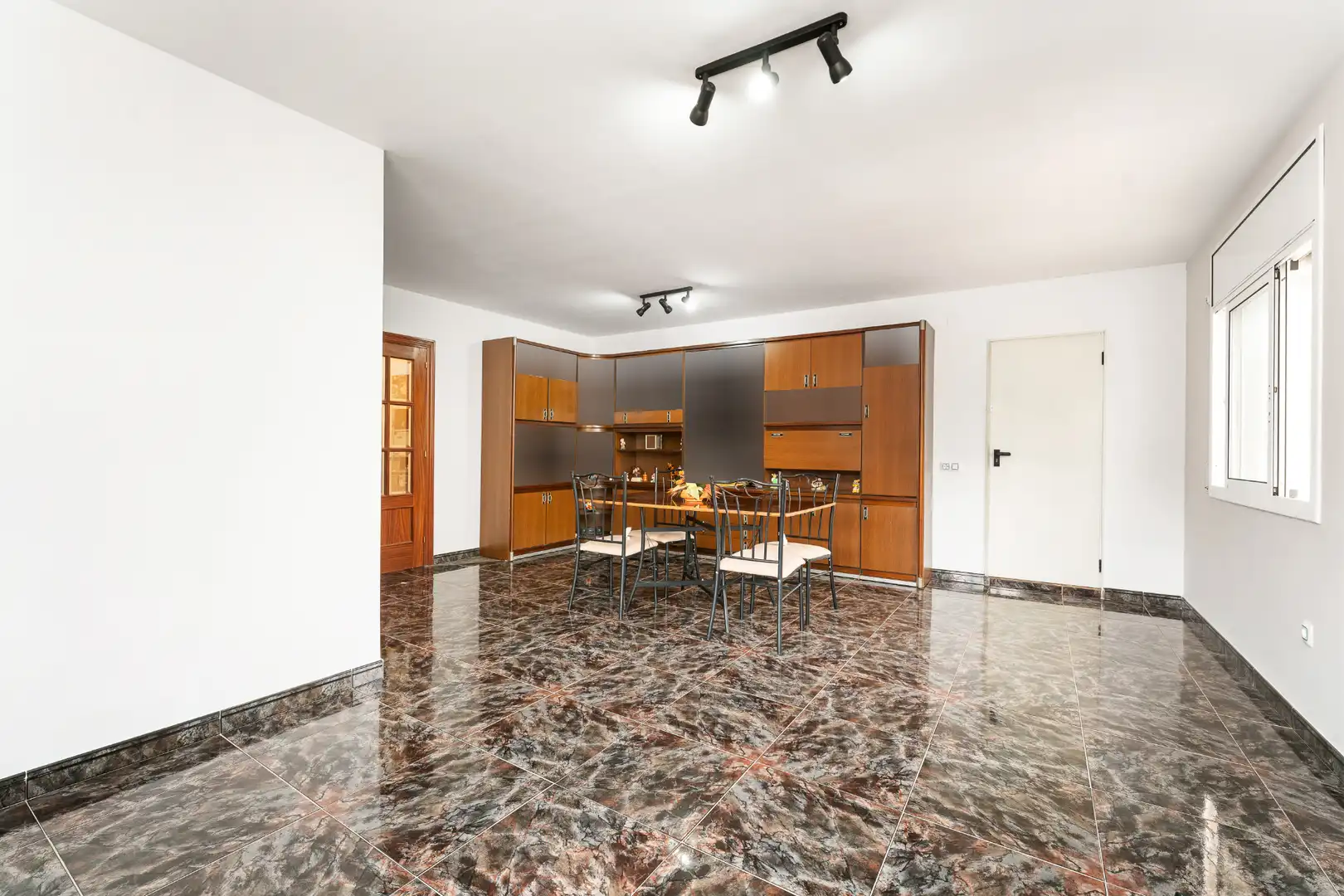 Menjador de Casa o xalet en venda en Castellet i la Gornal amb Jardí privat, Terrassa i Moblat