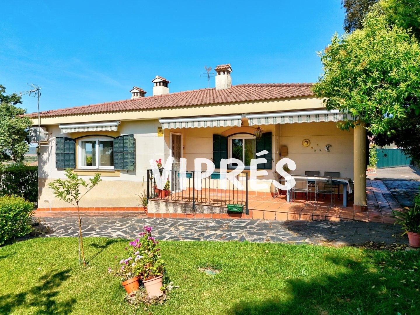 Exterior view of House or chalet for sale in Cáceres Capital  with Air Conditioner, Heating and Storage room